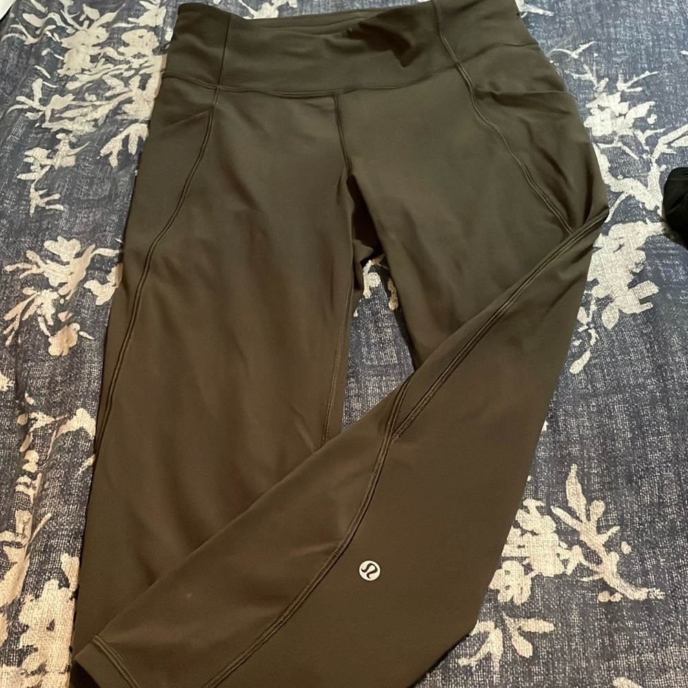 Lululemon army green capri pants